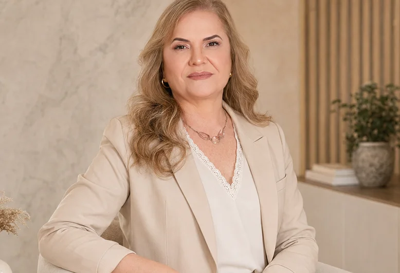 Dra. Silvania Menezes